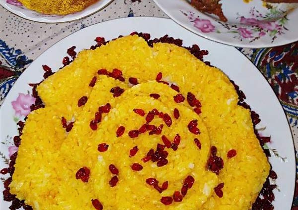 تزیین برنج با زرشک ساده ترین و بهترین ایده ها برای تزیین کردن برنج با زرشک و زعفران