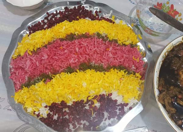 تزیین برنج با زرشک ساده ترین و بهترین ایده ها برای تزیین کردن برنج با زرشک و زعفران