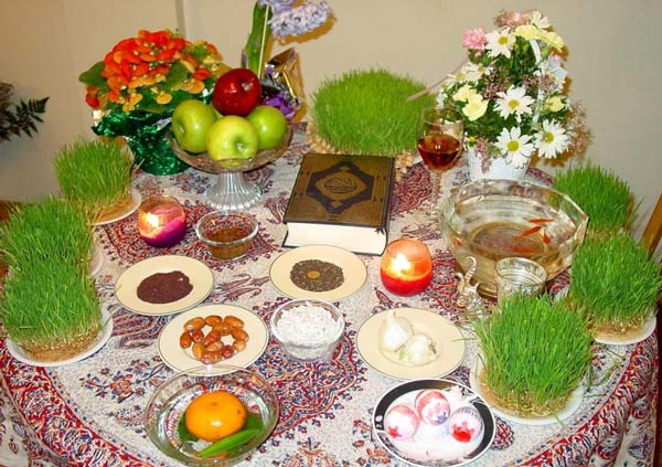 مدل سفره هفت سین زیباترین و خلاقانه ترین ایده ها برای تزیین سفره هفت سین 1403