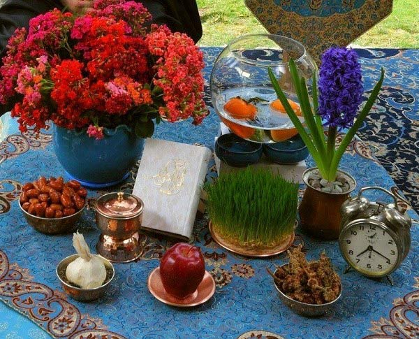 مدل سفره هفت سین زیباترین و خلاقانه ترین ایده ها برای تزیین سفره هفت سین 1403