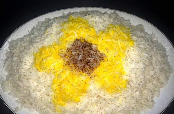 تزیین برنج ساده زیباترین و قشنگ ترین ایده ها برای تزیین برنج با زعفران و خلال پسته