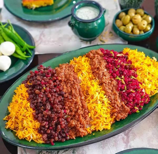 تزیین برنج ساده زیباترین و قشنگ ترین ایده ها برای تزیین برنج با زعفران و خلال پسته