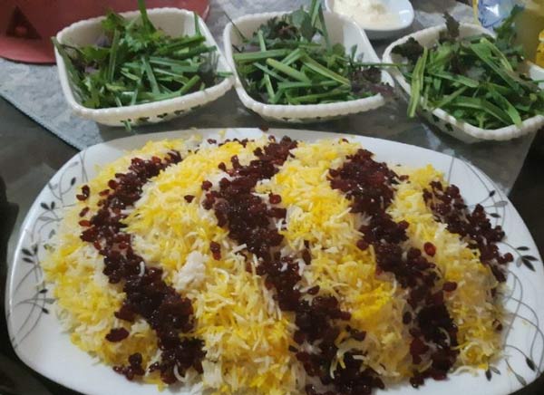 تزیین برنج ساده زیباترین و قشنگ ترین ایده ها برای تزیین برنج با زعفران و خلال پسته