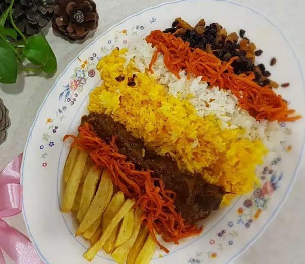 تزیین برنج ساده زیباترین و قشنگ ترین ایده ها برای تزیین برنج با زعفران و خلال پسته
