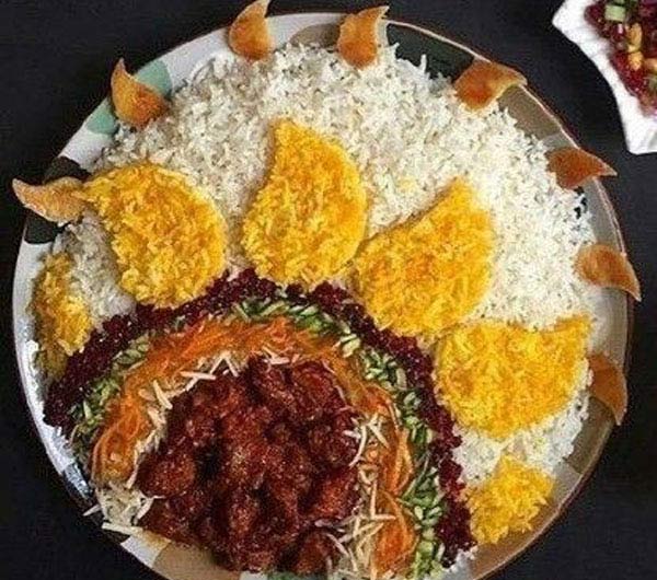 تزیین برنج ساده و زیبا با زعفران و زرشک مناسب برای مهمانی