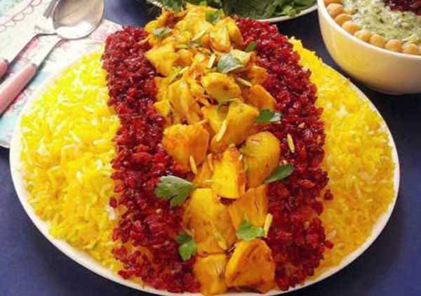 تزیین برنج ساده و زیبا با زعفران و زرشک مناسب برای مهمانی