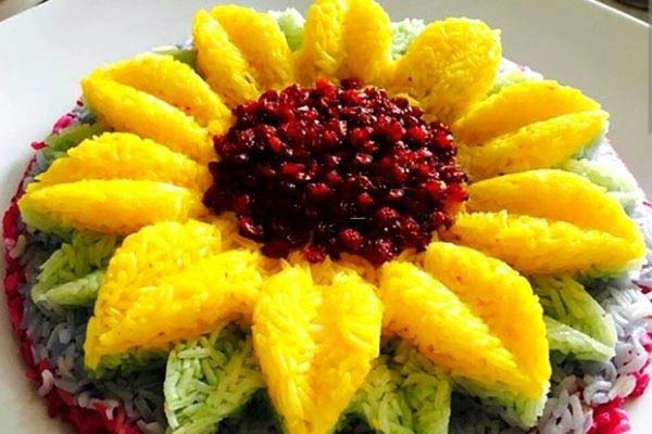 تزیین برنج ساده و زیبا با زعفران و زرشک مناسب برای مهمانی