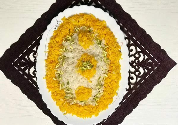 تزیین برنج ساده و زیبا با زعفران و زرشک مناسب برای مهمانی