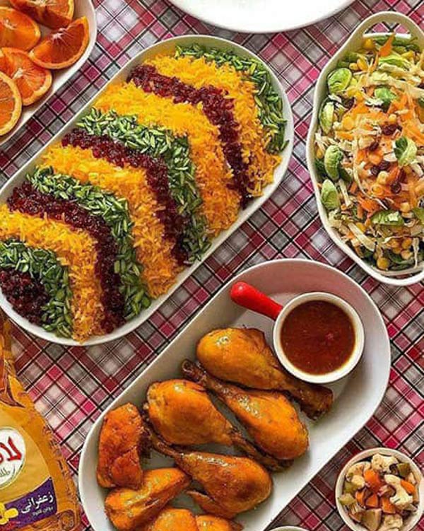 تزیین برنج ساده و زیبا با زعفران و زرشک مناسب برای مهمانی