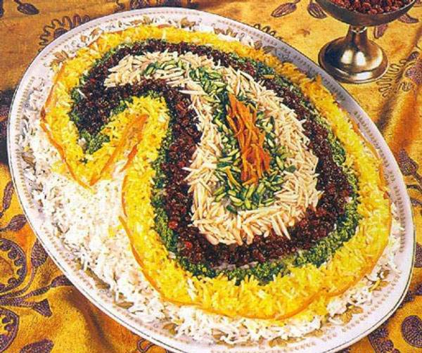 تزیین برنج ساده و زیبا با زعفران و زرشک مناسب برای مهمانی