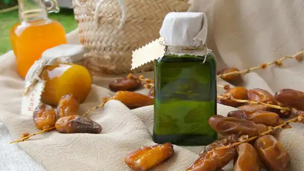 خواص روغن هسته خرما برای مردان و زنان و پوست و مو و کبد چرب