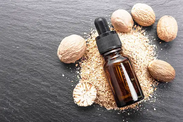 خواص روغن جوز هندی برای مردان و زنان و پوست و مو و کبد چرب