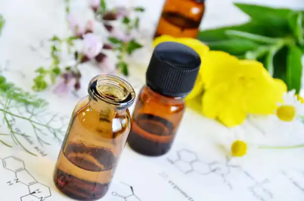 خواص روغن چهل مغز برای مردان و زنان و پوست و مو و کبد چرب