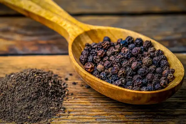 عوارض فلفل سیاه خیراندیش در طب سنتی برای مردان و زنان