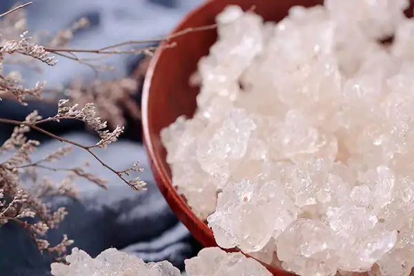 خواص ژل کتیرا برای مردان و زنان و پوست و مو و کبد چرب